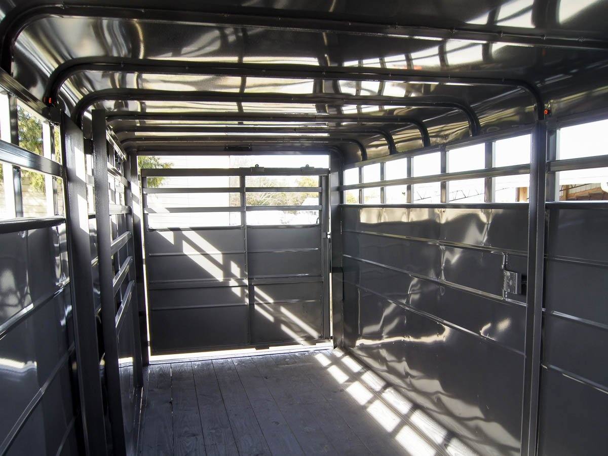 20ft Charcoal Gooseneck Livestock Cattle Trailer (2) 7K Axles 14K GVWR - Image 4