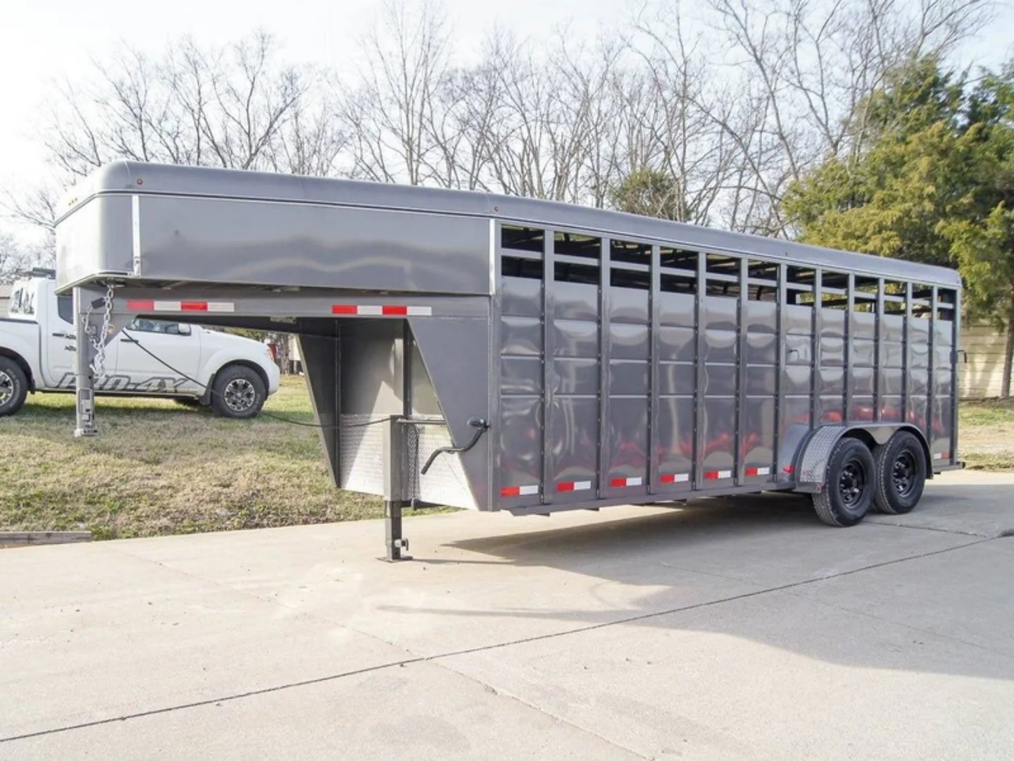 20ft Charcoal Gooseneck Livestock Cattle Trailer (2) 7K Axles 14K GVWR - Image 7